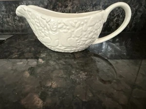 MASON CASH IN THE FOREST EMBOSSED OWLS LEAVES GRAVY BOAT CREAM COLOR - Picture 1 of 8