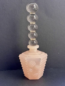 Vintage hellrosa Milchglas Parfüm Flakon Blumenmotiv gestapelt Kugel Stopfen - Bild 1 von 19