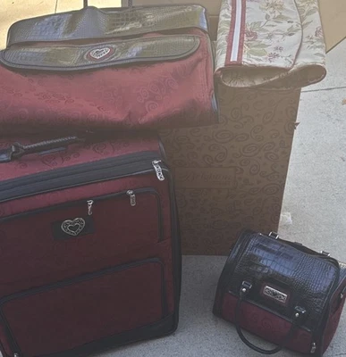 Brighton Luggage set 3 piece. Beautifully Kept. - Image 1 of 4