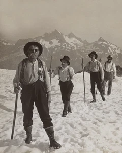 Guide and Climbers 1906 tomando un descanso en camino a la cumbre del monte. Rainier, Wash 8X10 - Imagen 1 de 2