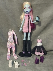 MONSTER HIGH G1 - Muñeca ABBEY BOMINABLE serie "I LOVE ACCESORIES" y stand - Imagen 1 de 7