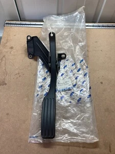 Ford Mondeo Mk1 LHD Accelerator Pedal Genuine OEM 1077494 98BB9P732EA - Picture 1 of 7