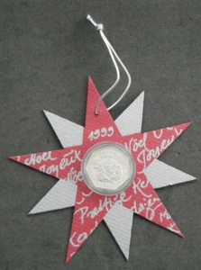 1999 GIBRALTAR CHRISTMAS 50p COIN TREE DECORATION SANTA AND APE HELPERS - Picture 1 of 2