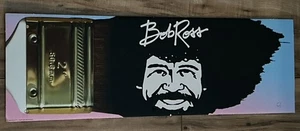Letrero de exhibición exclusivo de la tienda SPIRIT HALLOWEEN BOB ROSS El pintor feliz 2025 - Imagen 1 de 3