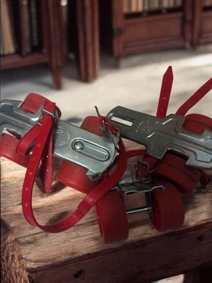 Ancienne paire de patins à roulettes vintage Speedy rétro collection occasion - Photo 1/2