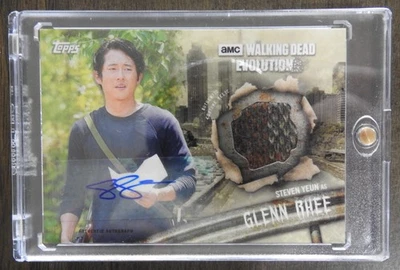 Reliquia firmada por Steven Yeun de The Walking Dead 5/10 Topps 2017 Glenn Rhee #AR-GR Foto 1 de 4