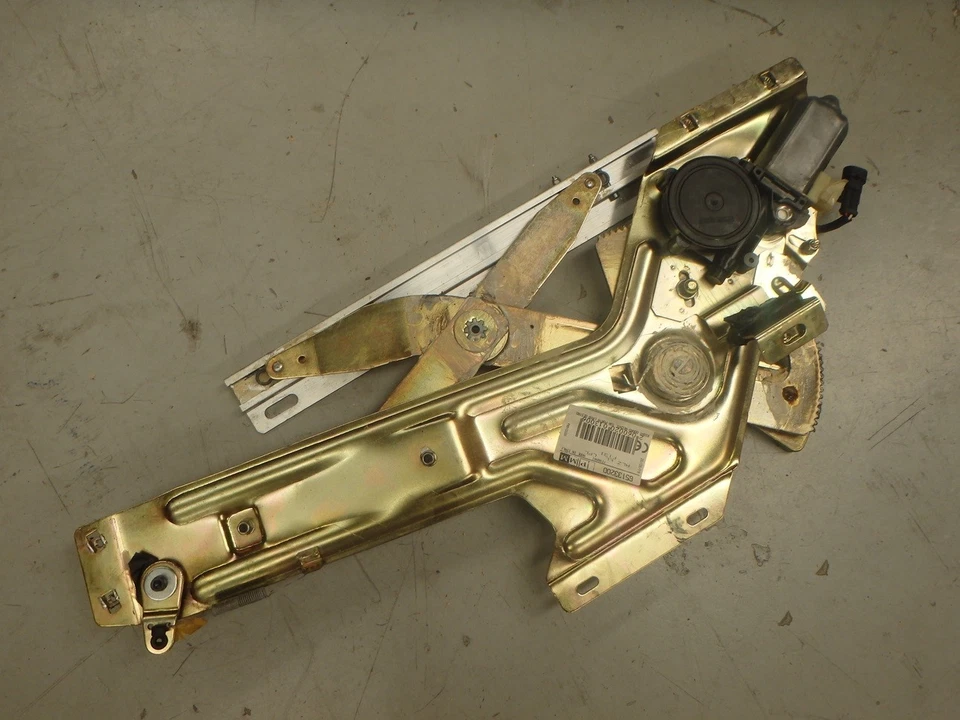 Стекло для подъема стеклоподъемника двигателя Ferrari 360 Modena RHS 65133200 J079 - Изображение 1 из 1