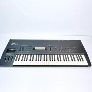 Teclado sintetizador Yamaha SY77 61 teclas negro estación de trabajo producción musical - Imagen 1 de 10