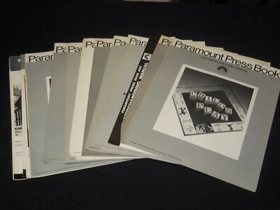 1970'S PARAMOUNT MOVIE PRESSBOOKS LOT OF 20 - O 3809 - Image 1 of 4