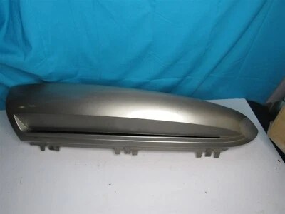 03-06 Escalade ESV - Moldura de panel de cuarto trasero derecho lado derecho OEM plateado Foto 1 de 4