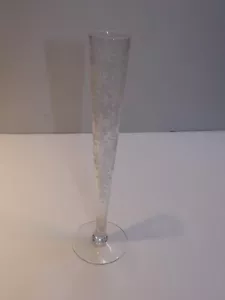 Vintage hohe Knospenvase, Blumen- und Blattätzung - Bild 1 von 5