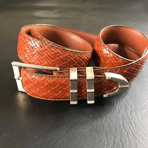 Cinturón de Colección CrookHorn Para Hombre 42"/105 Cuero de becerro Tostado Hebilla de Latón EE. UU. Tejido de Cesta - Imagen 1 de 18