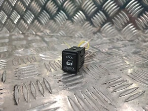 Interruptor de bloqueo de puerta Nissan Navara D23 NP300 2015-20 25210-4KJ0A - Imagen 1 de 5