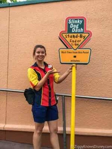 Disney Parks Darsteller Toy Story Land Slinky Hund Mitarbeiter Uniform Shirt S Herren - Bild 1 von 8