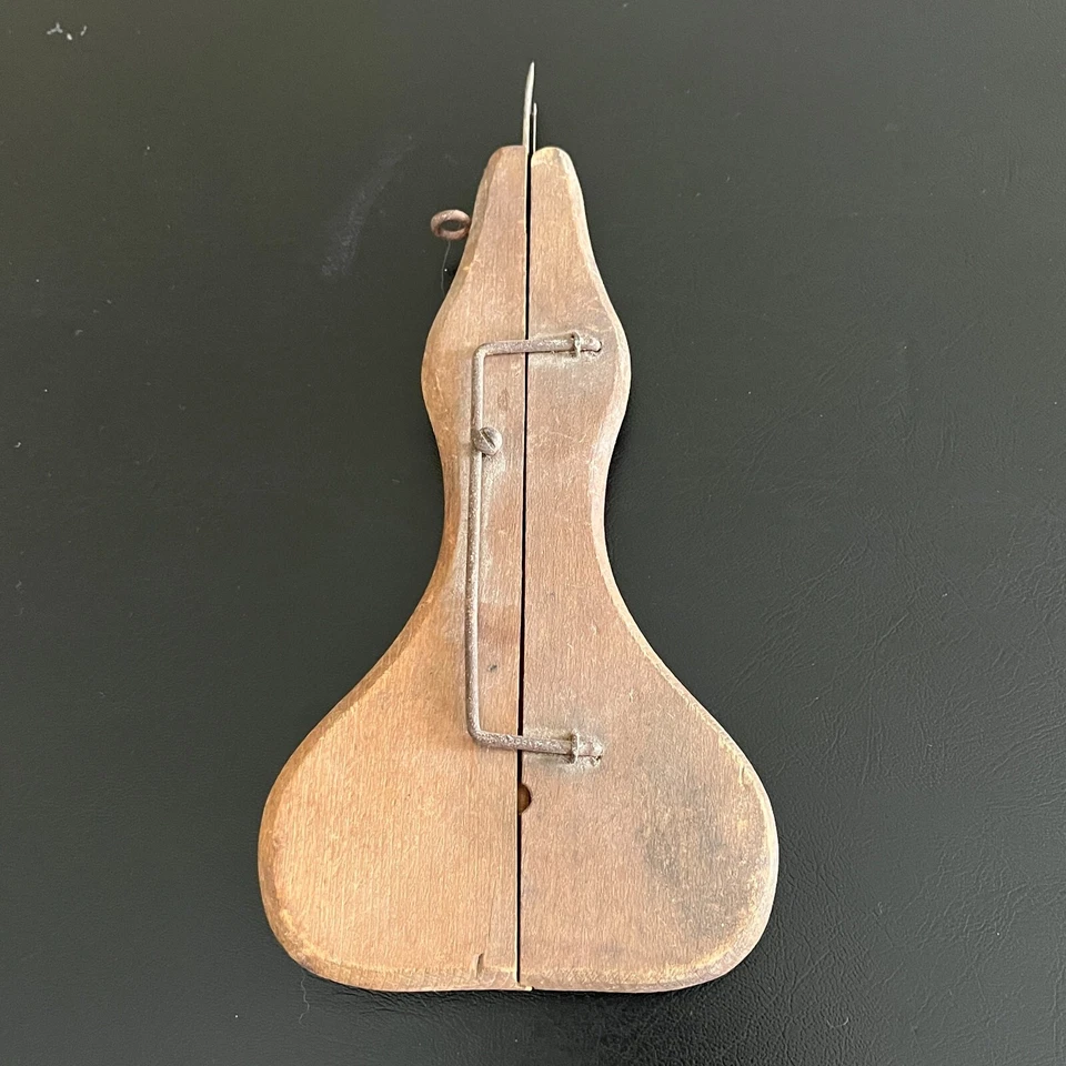 复古古董 E Ross & Co 木制地毯工具穿梭,钩打孔,1881 年 12 月 27 日 — 第 1/4 张图片