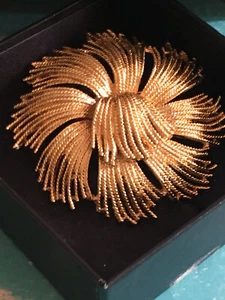 Broche en Métal Doré Signée Monet dans Ecrin - Bild 1 von 4