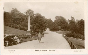 REAL PHOTO POSTCARD OF THE PARK ENTRANCE, PRESTON, LANCASHIRE BY LILYWHITE - Foto 1 di 2