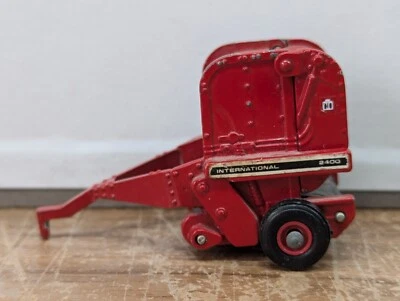 Ertl Die Cast Metal International 2400 Hay Baler - Image 1 of 4