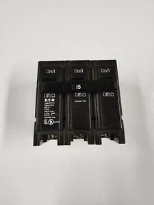 Interruptor de circuito Eaton BR315 tipo montaje enchufable BR 3 polos 15 amperios 240 voltios CA, Col - Imagen 1 de 4