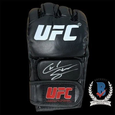 Guante de Lucha UFC Firmado por Cub Swanson BAS Beckett Certificado de Autenticidad Autógrafo Leyenda Foto 1 de 2