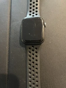 Apple Watch Series 4 Nike+ 44 mm Gris espacial Estuche de aluminio con antracita/negro - Imagen 1 de 9