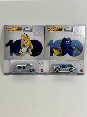 Hot Wheels Disney 100° Anniversario Set Di 2 Auto Real Riders 1:64 DLB45 979S - Immagine 1 di 3