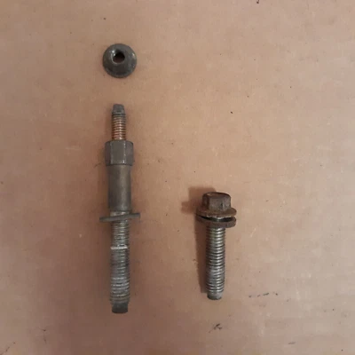 2004 Ford Expedition 5.4L V-8 EGR VALVE MOUNTING BOLTS - OEM Foto 1 de 4