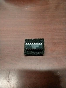 Motorola MC12061P Crystal Oscillator IC/NOS/16 pin PDIP - Picture 1 of 3
