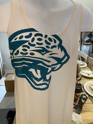 Camiseta Nike grande de los Jaguars de la NFL para mujer Foto 1 de 4