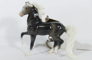 Portachiavi Breyer BreyerFest Stablemate carbone lucido Morgan 2005 2000 prodotto - Foto 1 di 21