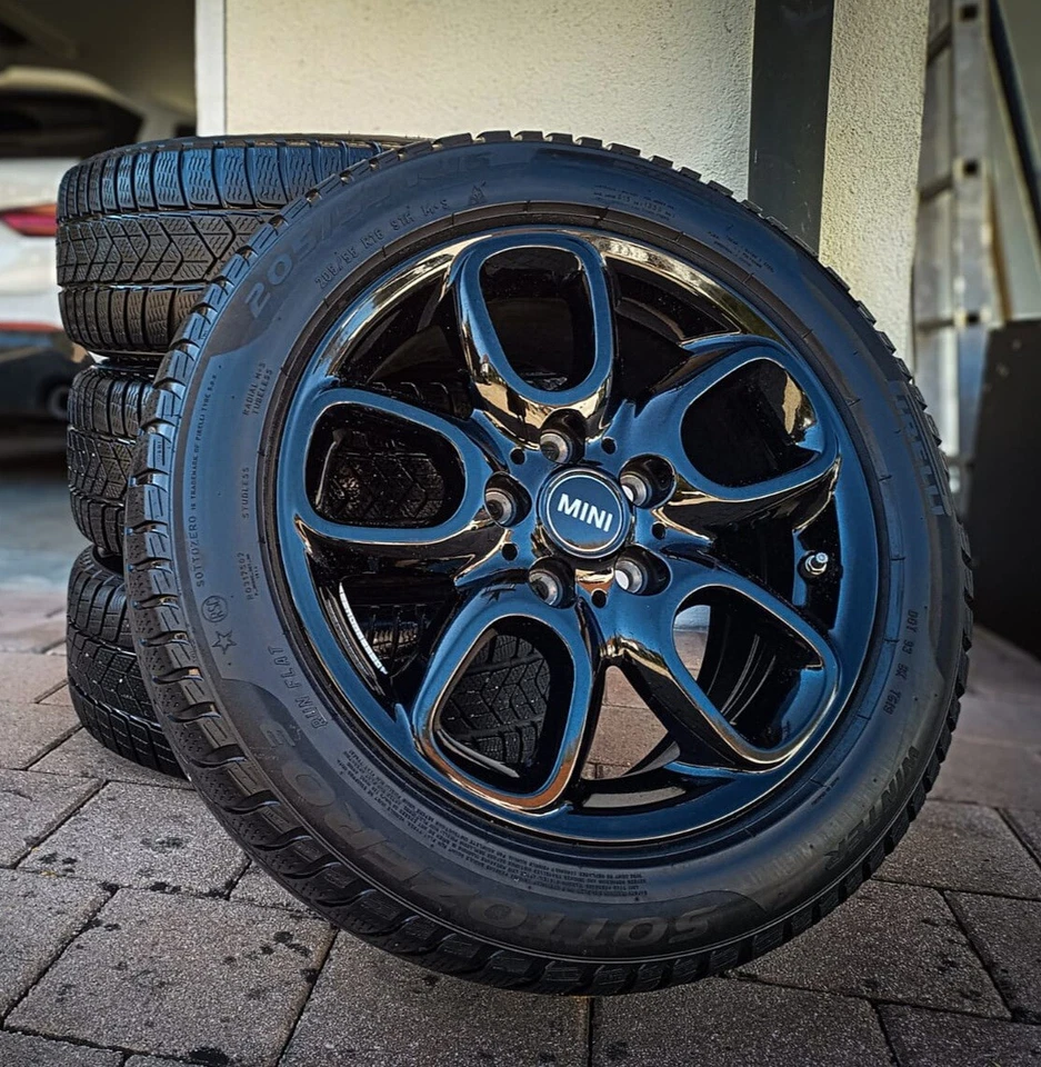 Verkaufe Original Mini Cooper Winterreifen mit Felgen - Bild 1 von 1