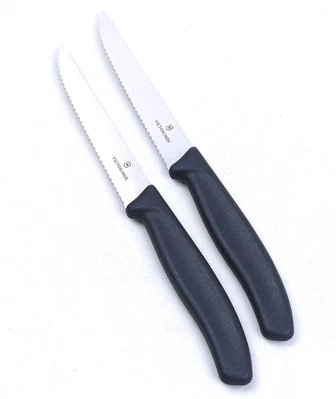 Juego de cuchillos clásicos suizos VICTORINOX 4,25" 2 piezas, borde dentado, mango negro Foto 1 de 4