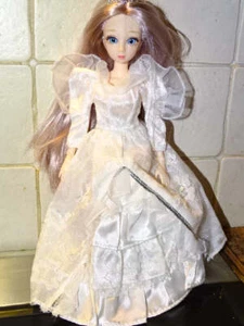 Vestido de novia estilo victoriano para muñeca rótula de 30 cm (se adapta a Barbie) - Imagen 1 de 5