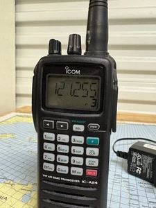 ICOM IC-A24 Aviation VHF Air Band Transceiver Radio - Afbeelding 1 van 9