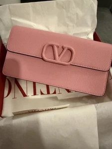 Portafoglio Valentino rosa granuloso pelle di vitello logo V su catena tracolla pochette - Foto 1 di 15