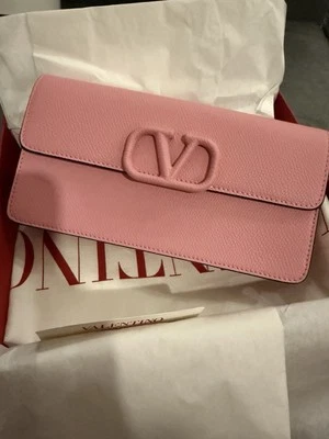 Bolso sin asas bandolera Valentino rosa granulado piel de becerro logotipo en V con cadena Foto 1 de 4