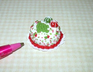 Miniature TS Christmas Confetti Cake-Tree and Gifts, 1 1/8" Diam. DOLLHOUSE 1:12 - Picture 1 of 1