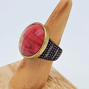 Anillo Lia Sophia JÚPITER Talla 7 Banda Texturizada Oro Antiguo, Piedra Facetada Roja - Imagen 1 de 10
