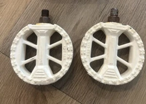 Old School BMX Freestyle Pedals Lollipop 1/2" White HTI-853 Round OG 80s OPC GT - Picture 1 of 1