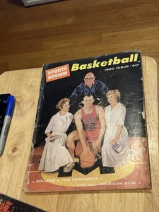 1960 SPORTS REVIEW BASKETBALL MAGAZINE SMU MUSTANGS MAX WILLIAMS MICKEY MANTLE - Picture 1 of 2