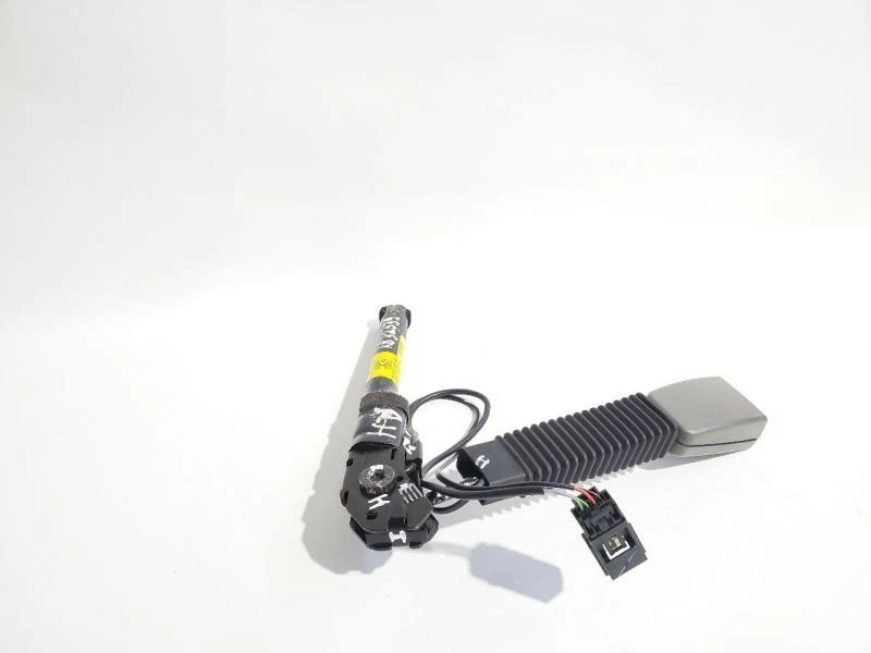 Right Seat Belt Pretensioner Buckle OEM 2010 Jaguar XKR - Image 1 of 4