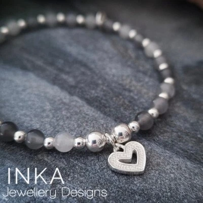 Pulsera apilable de cuentas de cuarzo gris y plata de ley 925 y dije de corazón de INKA Foto 1 de 4