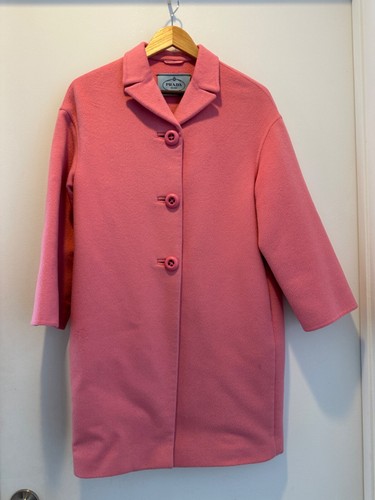 Cappotto di lana Prada rosa perfetto chic e senza tempo stile Jackie Kennedy