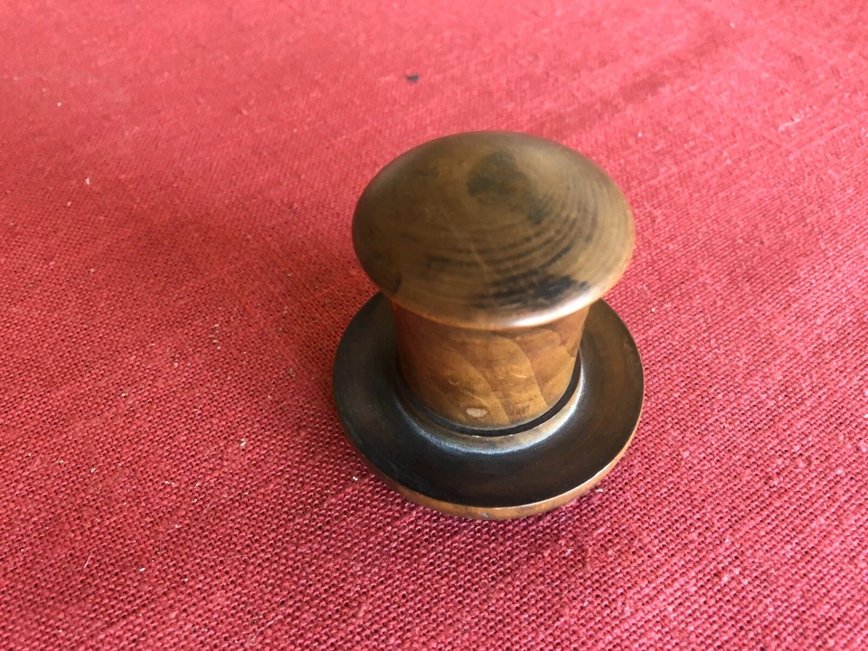 Antigua taza de dados "sombrero superior" con dados c1920 Foto 1 de 4