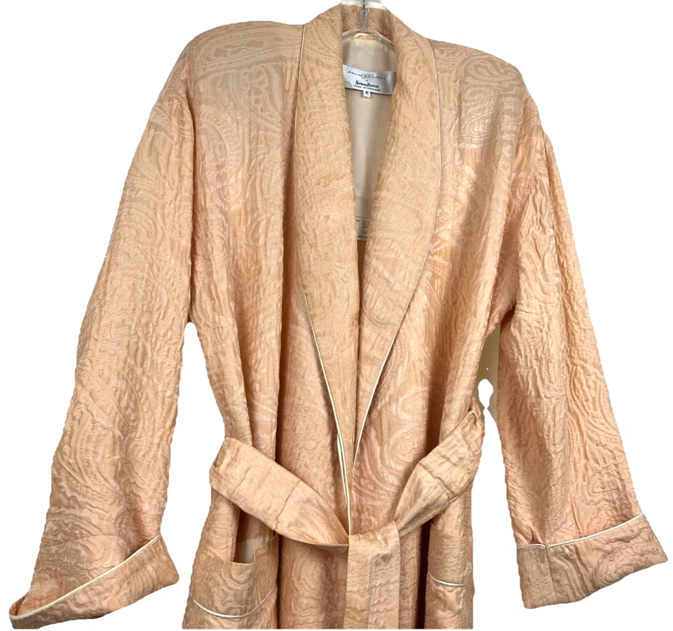 M Daniel Hanson Bata Brocado Seda Melocotón Paisley Nieman Marcus Foto 1 de 4