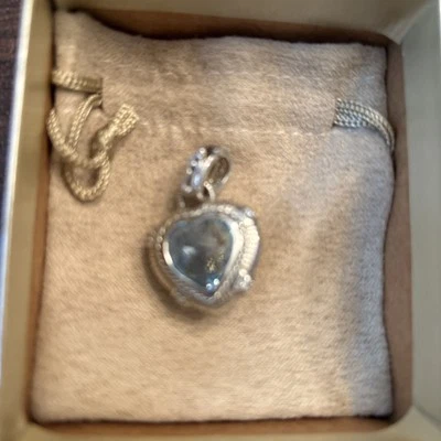 Potenciador de corazón de doble cara de piedras preciosas de ley Judith Ripka.  Topacio azul.  Foto 1 de 4