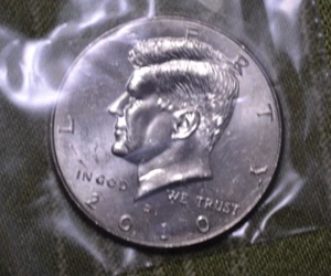 2010 D Kennedy halbe Dollarmünze - im Umlauf - Bild 1 von 2