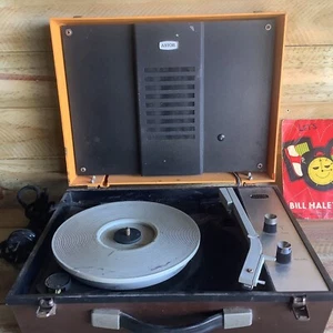 ASTOR PORTABLE VINTAGE RECORD PLAYER ORANGE PLASTIC TRAVEL CASE - Picture 1 of 11