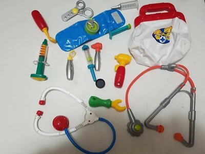 Padres Pequeño MD Kit Juguete de Plástico Médicos Herramientas Estetascopio Presión Arterial Foto 1 de 4