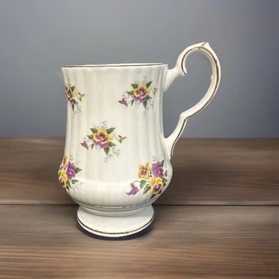 Antique Royal Windsor Fine Bone China Tea Cup England With Roses - Image 1 of 4